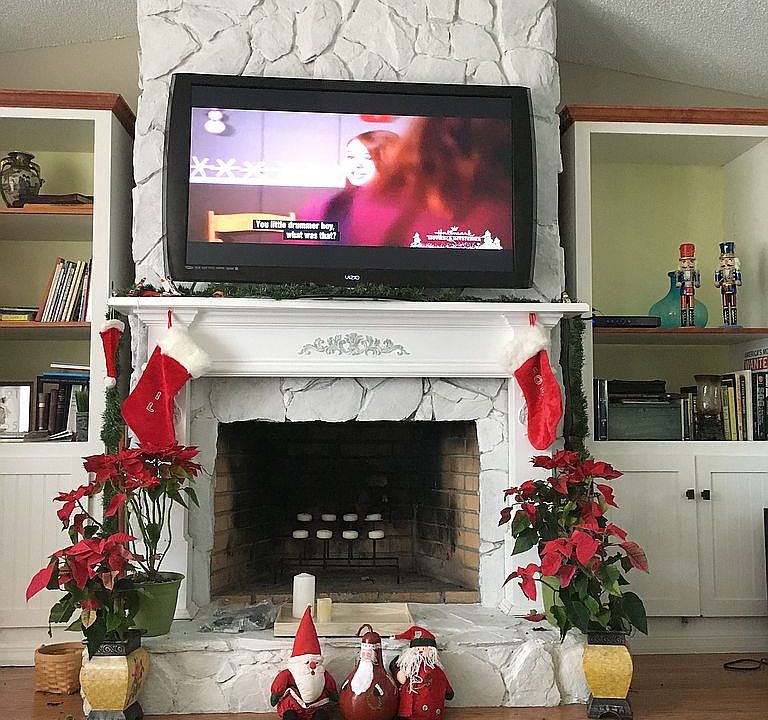 LR with fireplace-Christmas