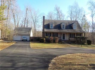 12301 Red Oak Ln, Amelia Court House, VA 23002