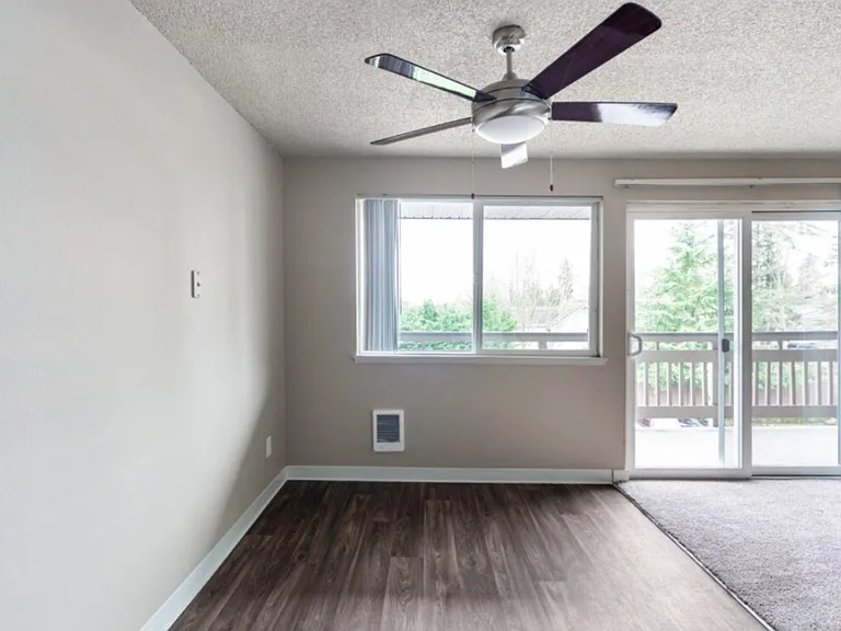 COURTYARD APTS-MUKILTEO — Photo 37