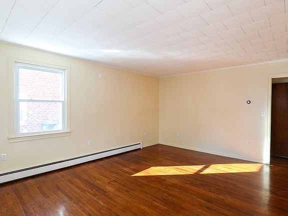 3rd image of 156 Lampman Ave #1