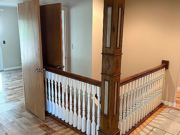 Wraparound stairway