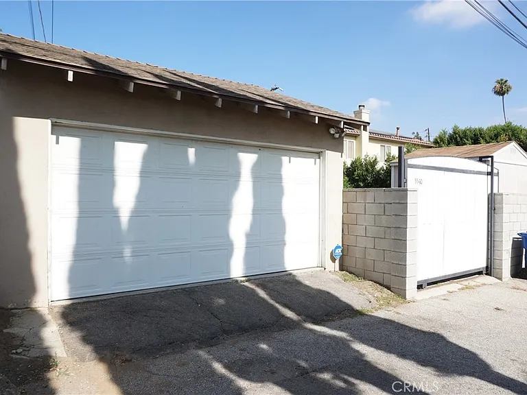 5540 Balboa Blvd — Photo 63