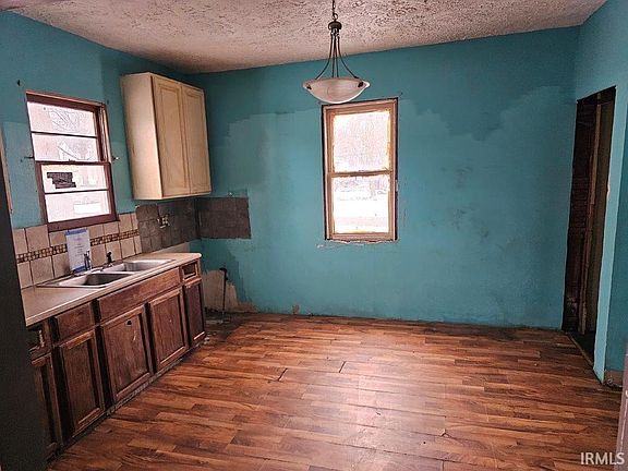 3rd image of 511 Moody Ave