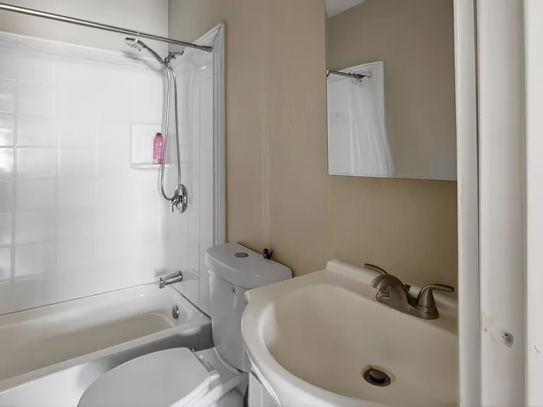 2520 N Hickory St — Photo 26