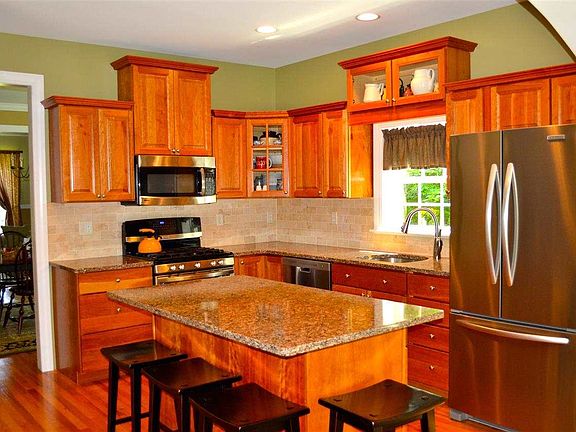 5th image of 64 Moreland Dr