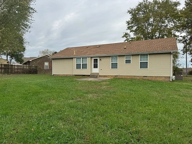 104 Cornelia Ct — Photo 21