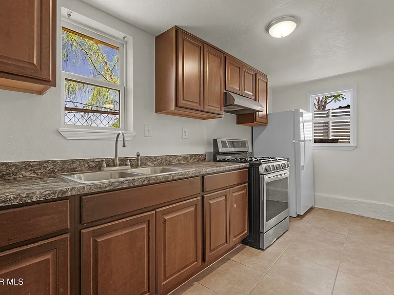 209 N Seville Dr #B — Photo 15