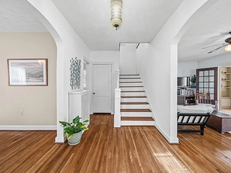 932 Woodrow Ave — Photo 4