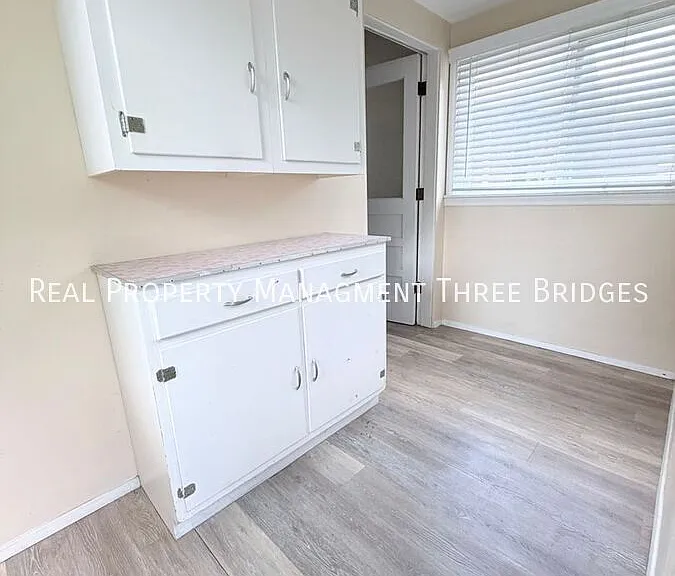 3208 Dix Ave — Photo 3