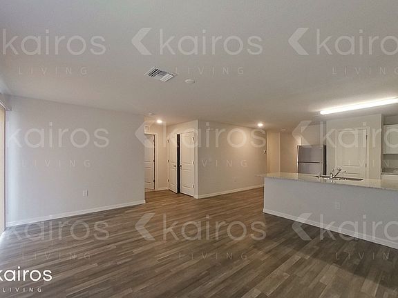 2nd image of 828 Franklin Ct