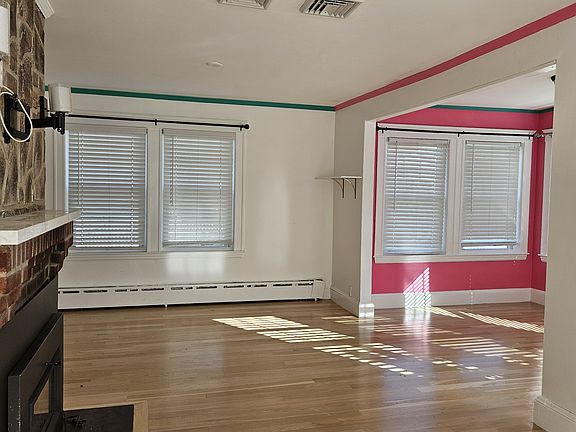 2nd image of 435 Beale St
