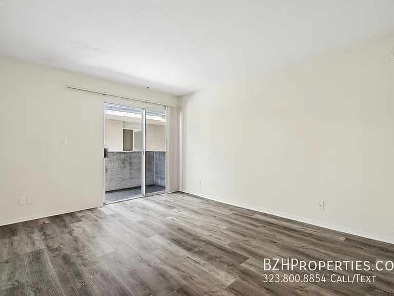 870 Crenshaw — Photo 19