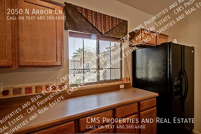 2050 N Arbor Ln — Photo 8