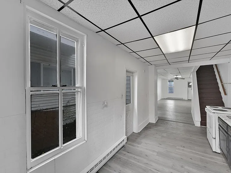 1323 W Norwegian St — Photo 3