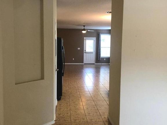 3rd image of 3307 Sabine Way