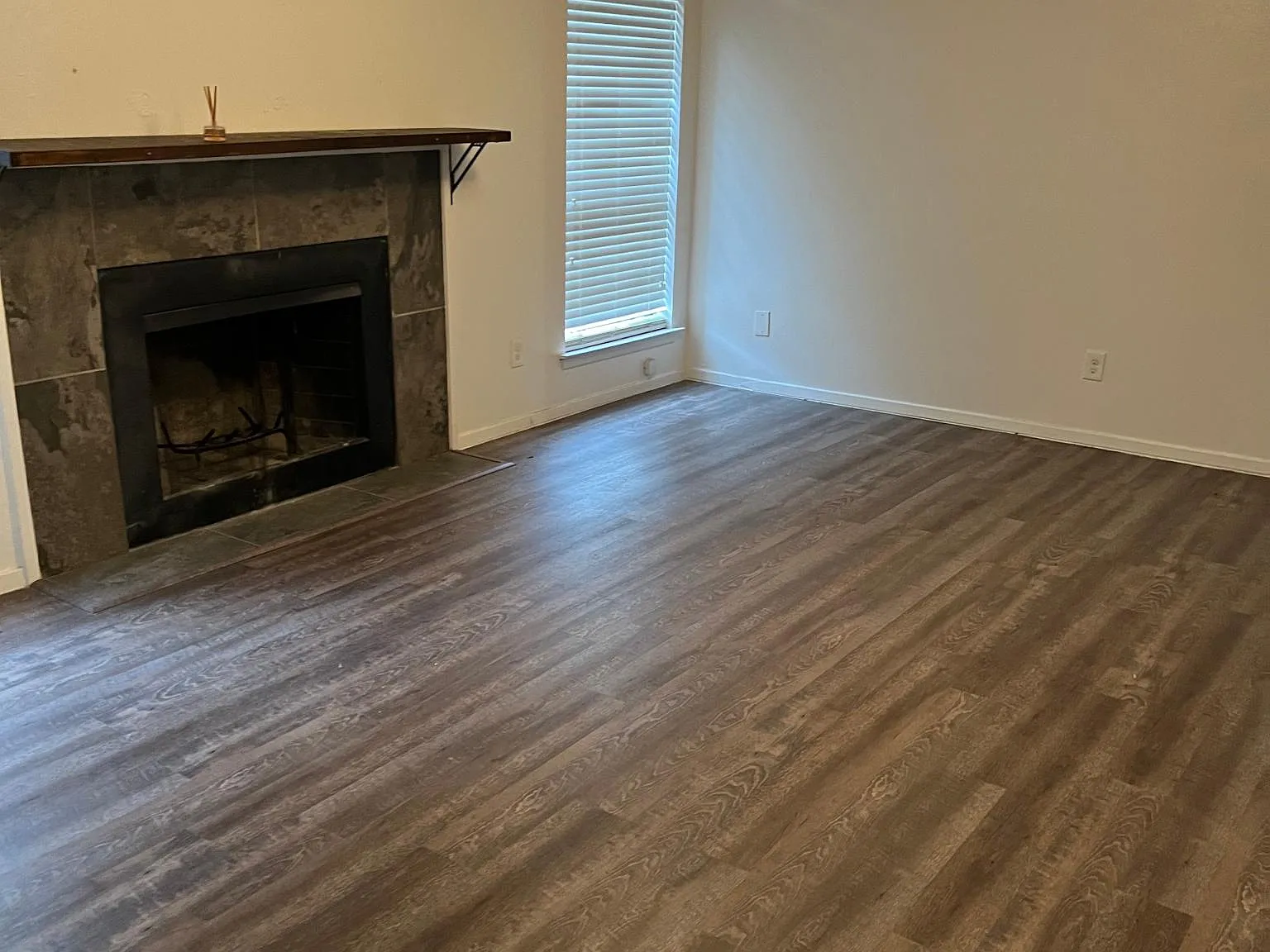512 E Denton Dr — Photo 1