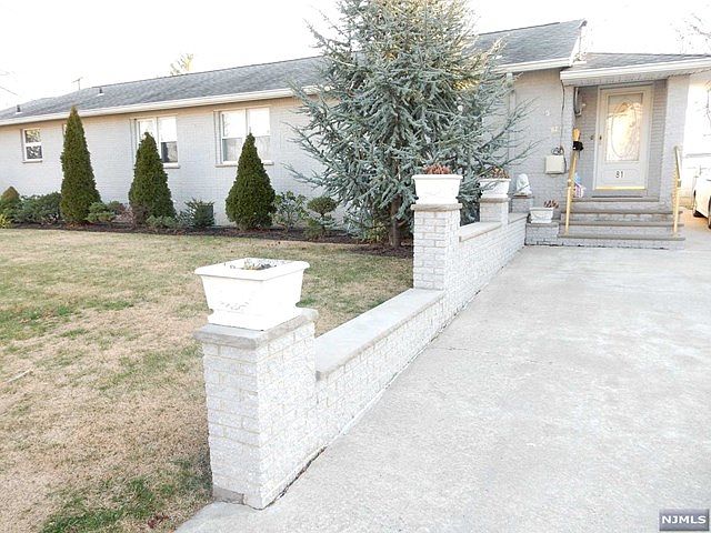 2nd image of 81-83 Fournier Cres