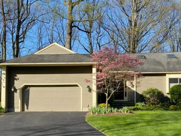 25 Hunters Cir, Tewksbury Twp., NJ 08833