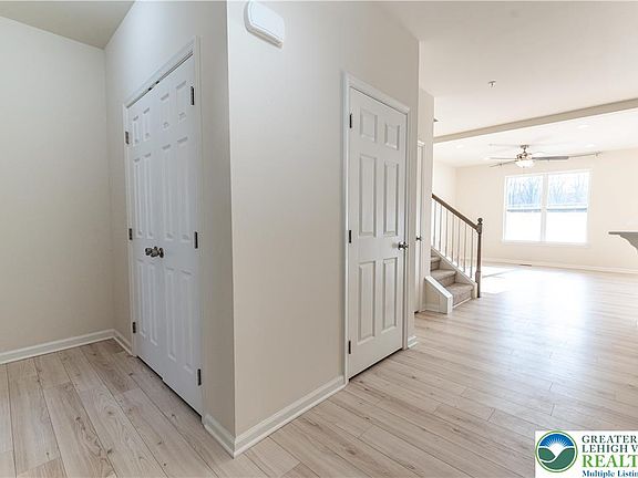 4th image of 164 Maureen Ln