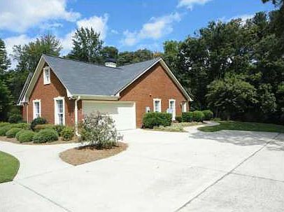 3rd image of 592 Allen Dr