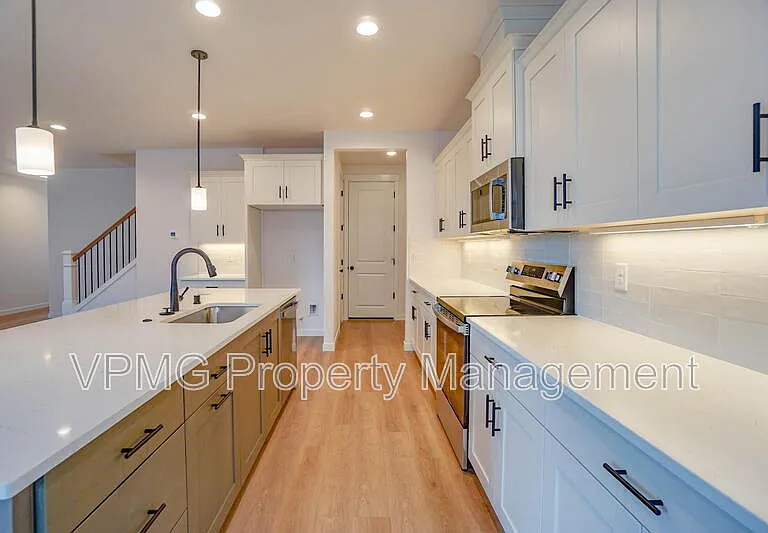 1605 NE 180th Ave — Photo 7