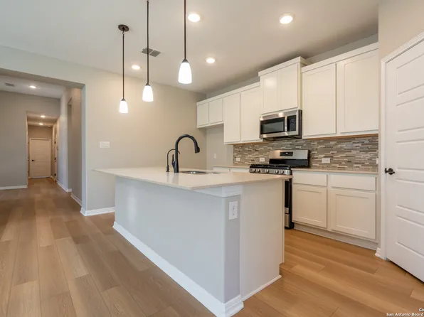 8310 Morningside Place, Schertz, TX 78154