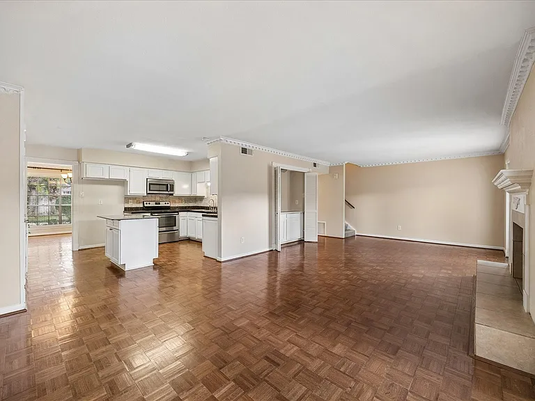 1617 W Sam Houston Pkwy S — Photo 5