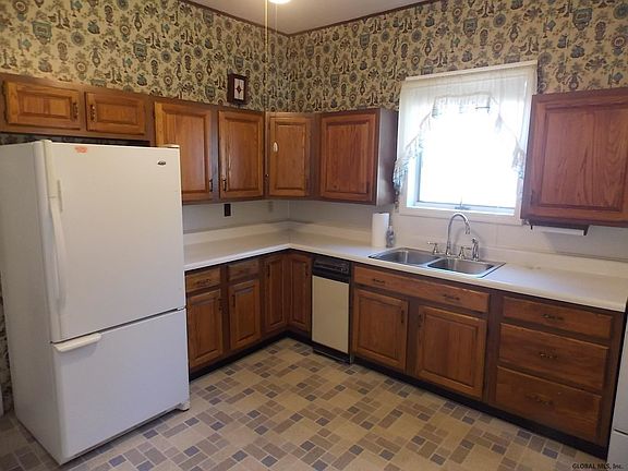 2nd image of 193 Vliet Blvd