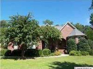 2915 Madrey Ln SE, Hampton Cove, AL 35763