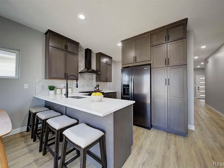 2808 Goodrich St — Photo 4