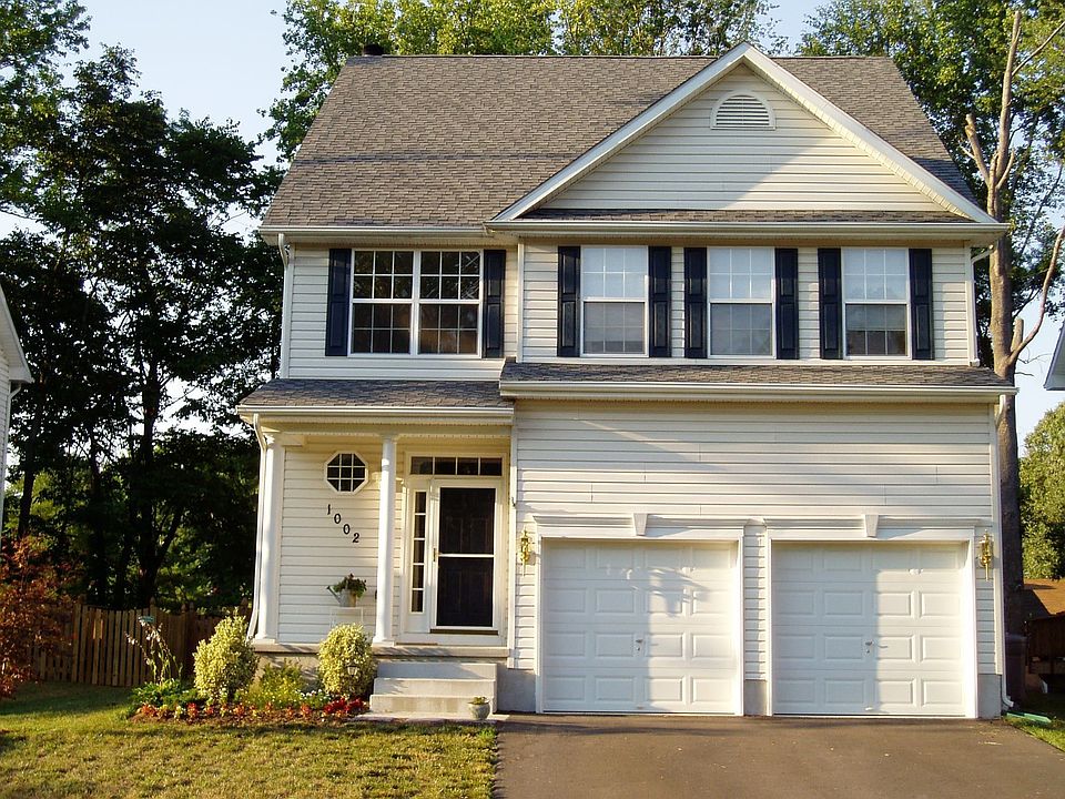 A MUST-SEE COLONIAL!