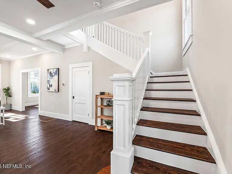 2843 Oak St — Photo 43