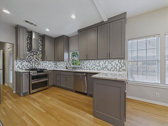 5th image of 6100 Victor St