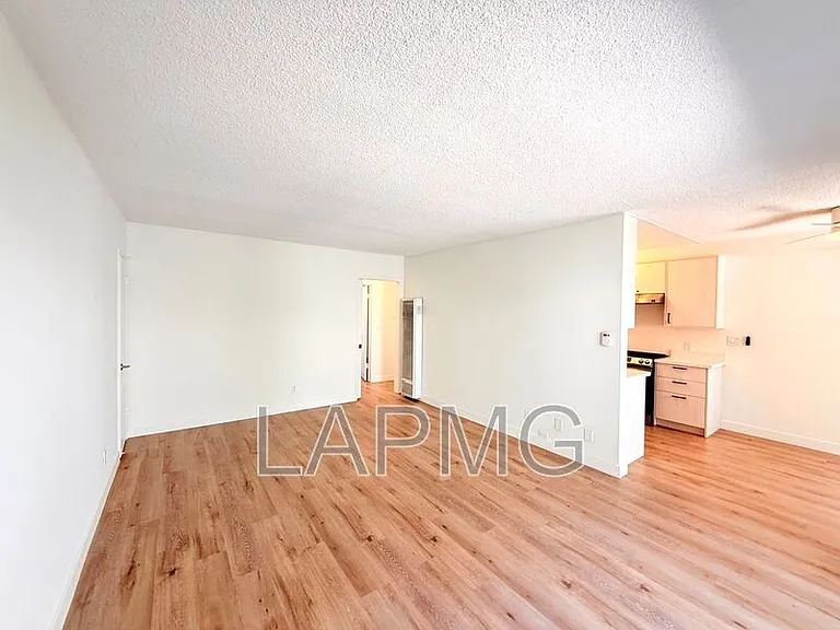 119 N Hillcrest Blvd #16 — Photo 2