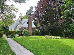 7 Ridge Dr E, Roslyn, NY 11576