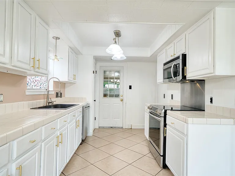 1323 Oakengates Dr — Photo 21