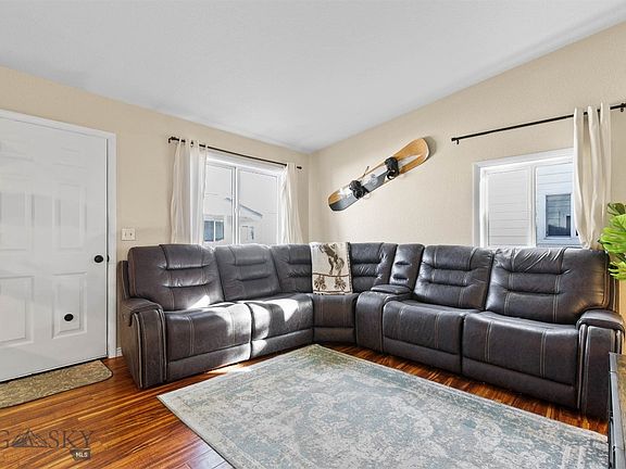3rd image of 22 Marjorie Ln
