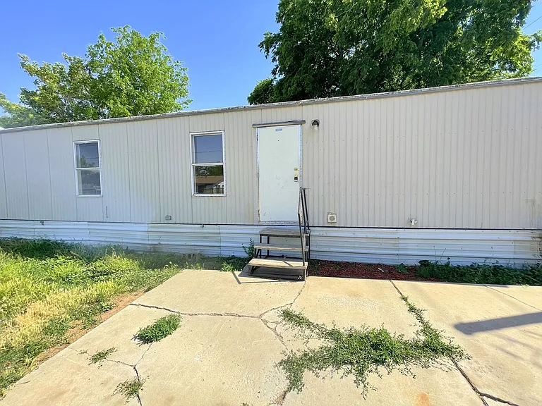 1700 South Lincoln — Photo 1