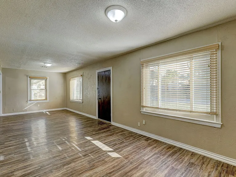 1713 N Page Ave — Photo 8