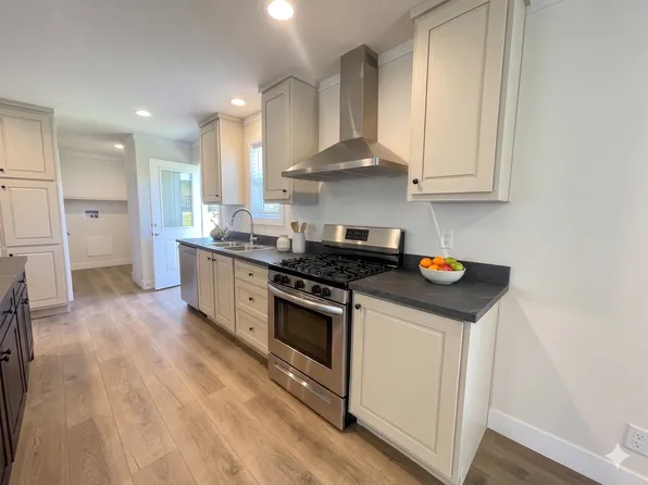 73 Ashley Cir, Swartz Creek, MI