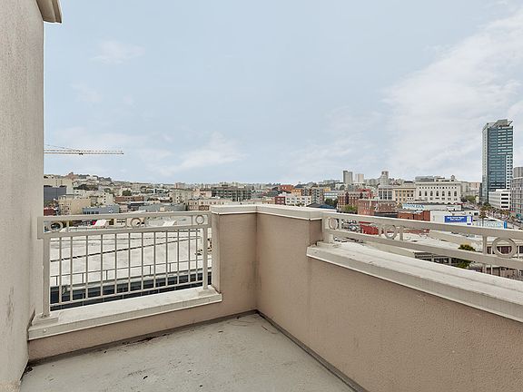 3rd image of 140 S Van Ness Ave #1131