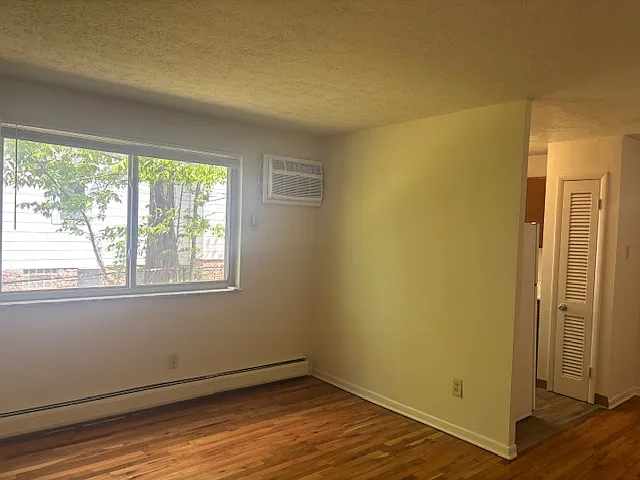 828 Oak St #4 — Photo 2