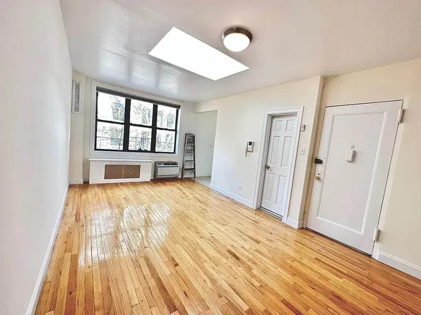 160 E 28th St #3Y, New York, NY 10016
