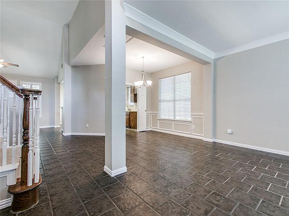 3rd image of 1013 Spanish Oak Dr