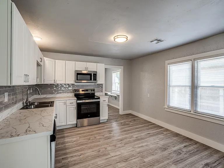 105 S K Ave — Photo 12