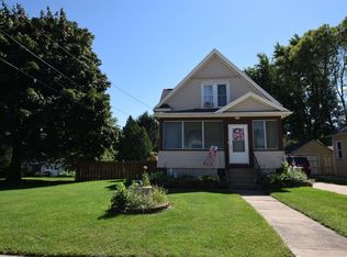 1337 Rahr Ave, Oshkosh, WI 54901