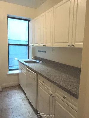 Rented by City Connections Realty | media 3