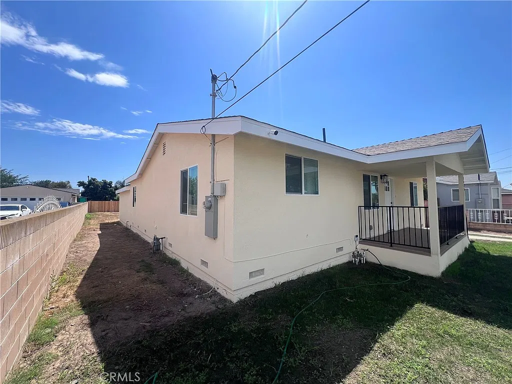 3 bed, 1436 sqft, $4,250 — Photo 2