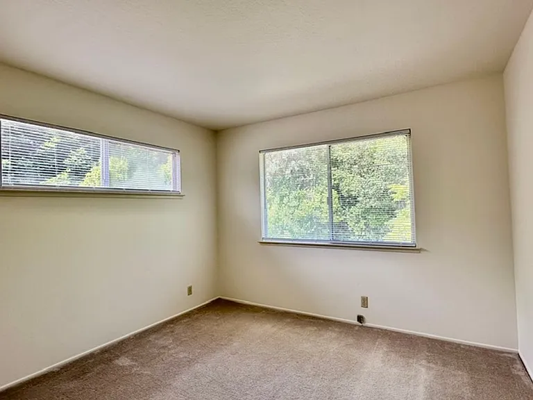 116 Granada Way — Photo 12