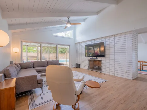 23100 Mulholland Dr, Woodland Hills, CA 91364